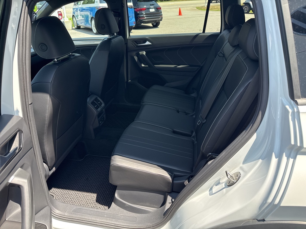 2024 Volkswagen Tiguan SE R-Line Black photo 14