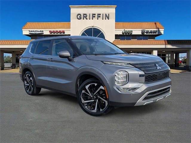 2024 Mitsubishi Outlander SE's photo