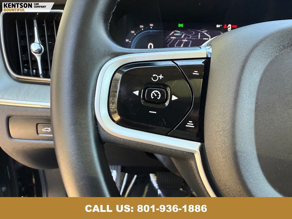 2025 Volvo XC60 B5 Plus photo 19
