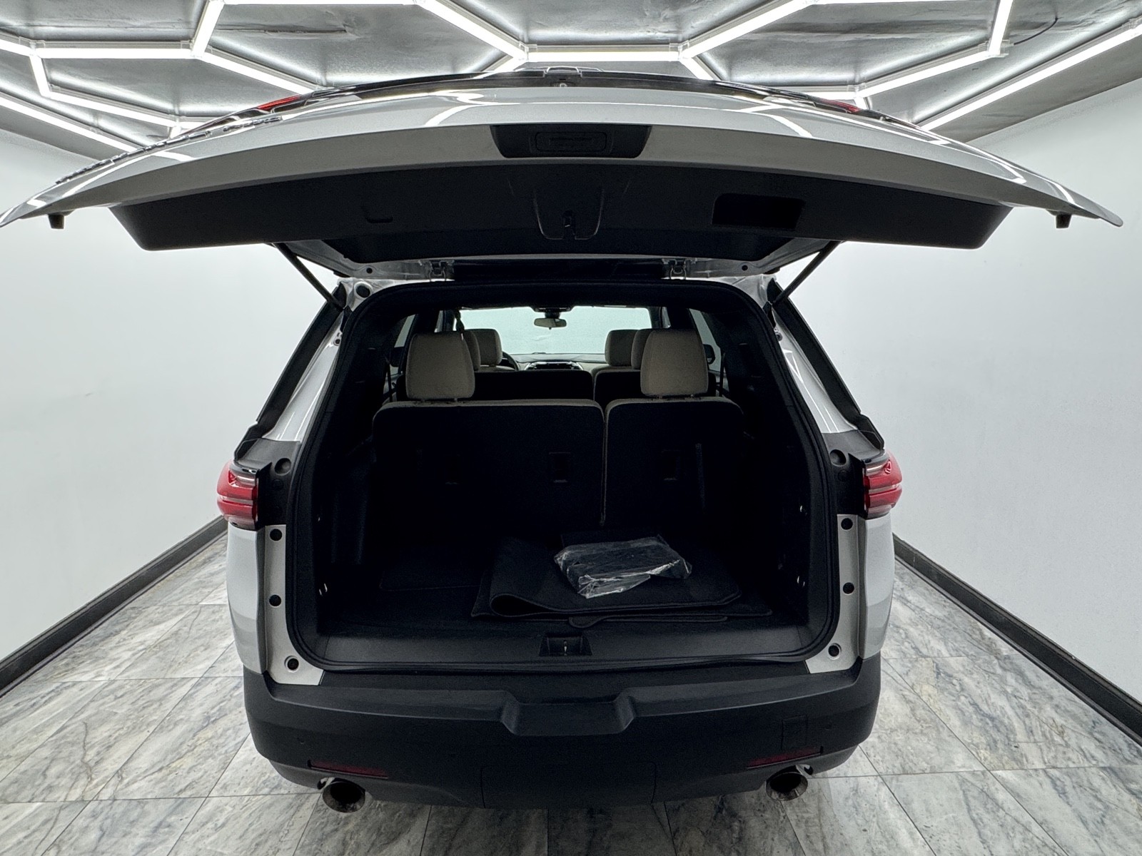 2022 Chevrolet Traverse LS photo 6