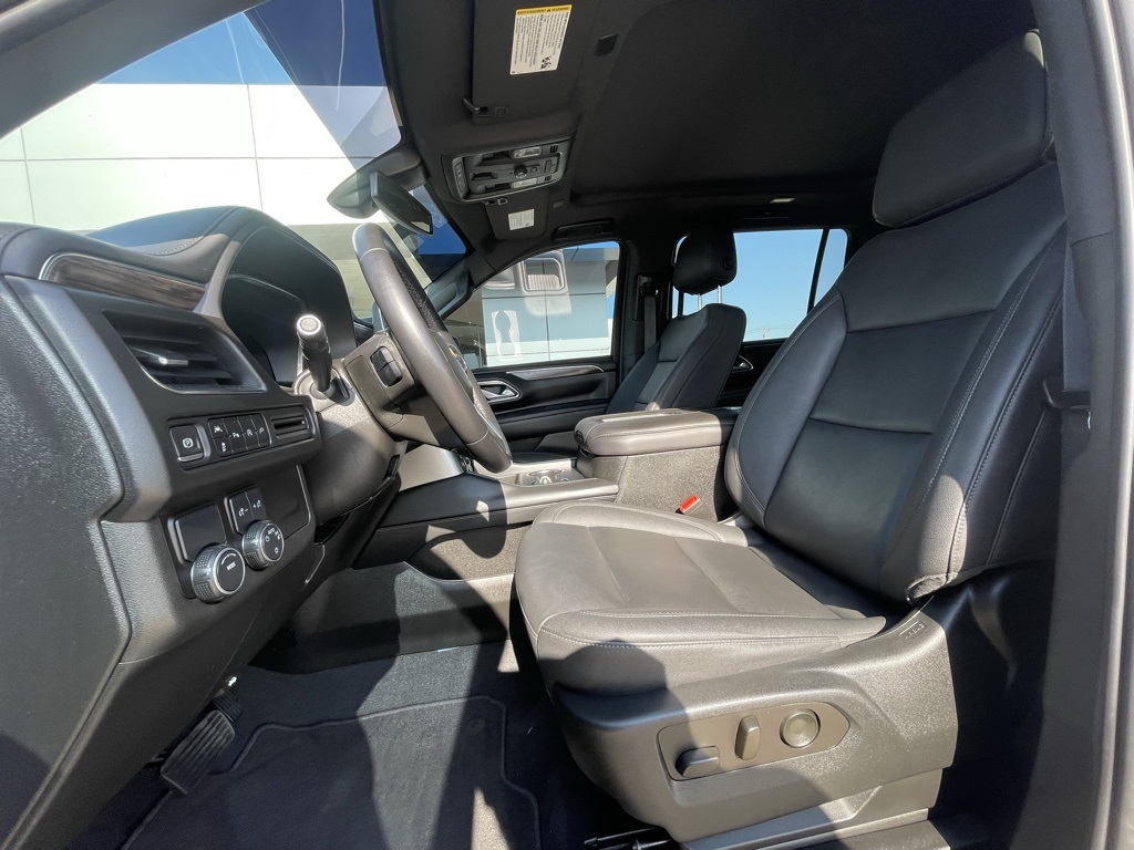 2022 Chevrolet Suburban LT photo 6