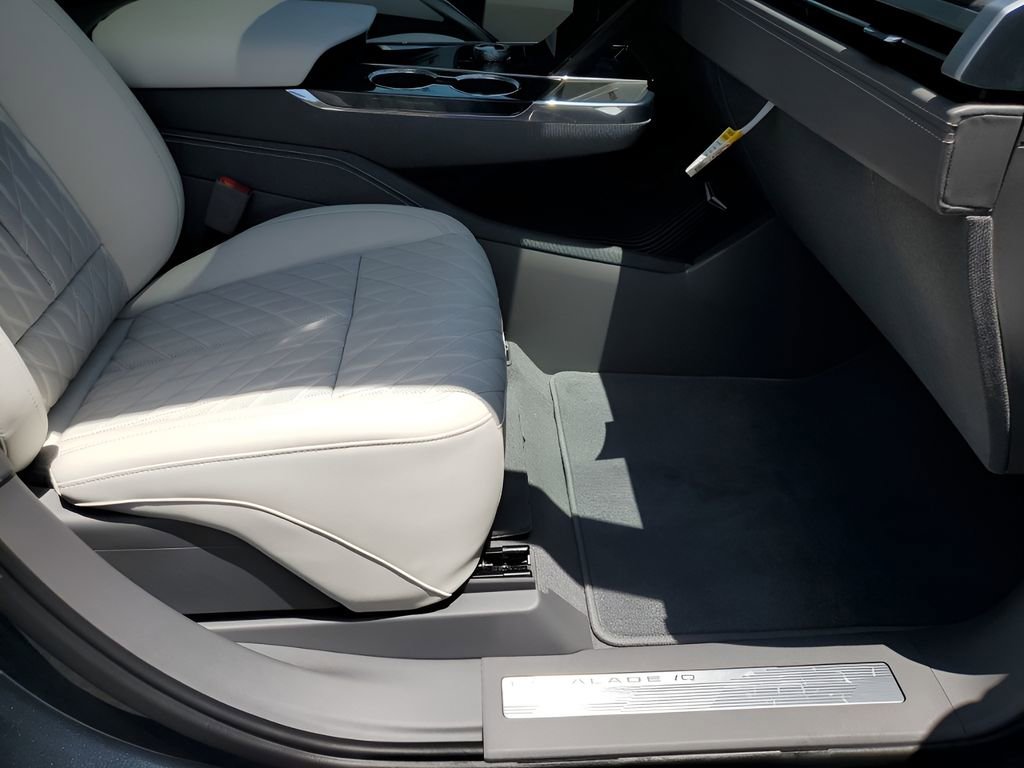 2026 Cadillac Escalade IQ Luxury photo 15