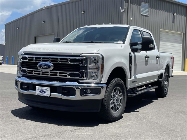 2025 Ford F-350 photo 3