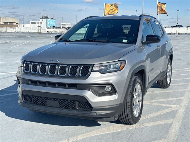 2023 Jeep Compass Latitude Lux Altitude photo 3