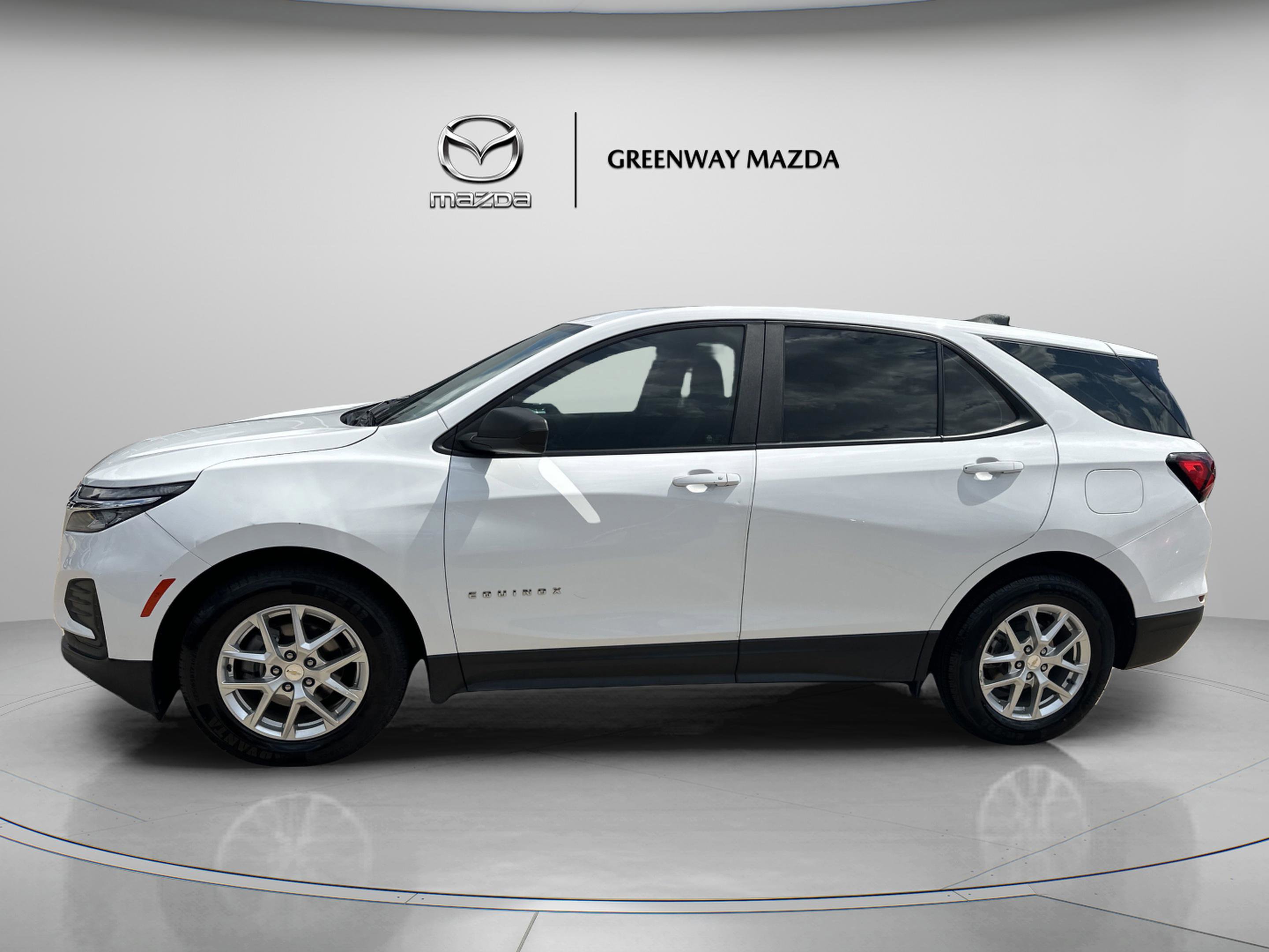 2022 Chevrolet Equinox LS photo 4