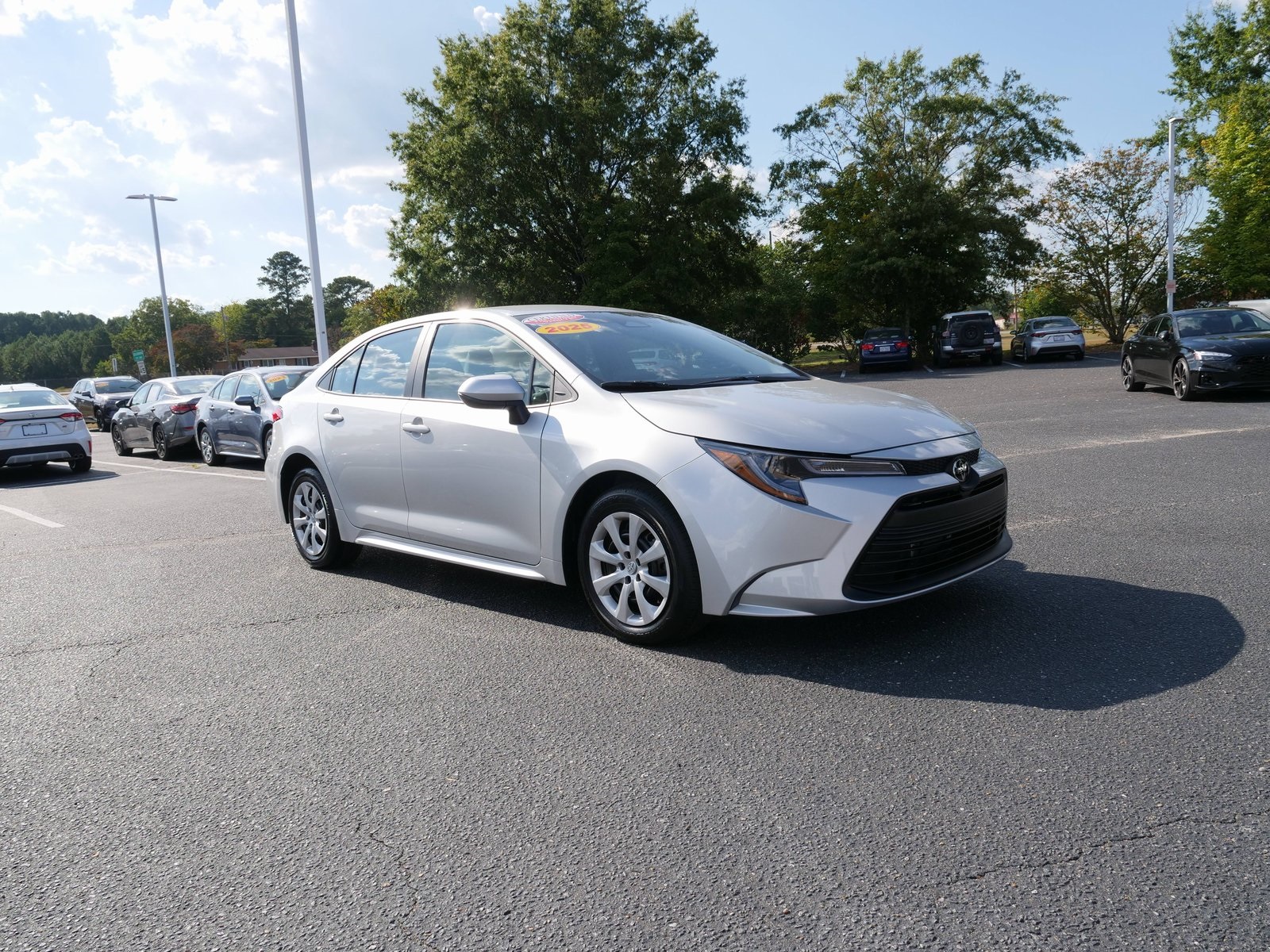 2025 Toyota Corolla LE's photo