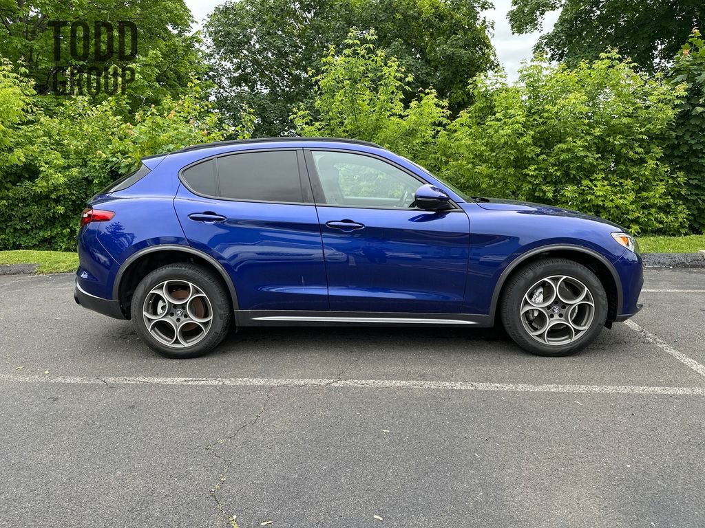 2022 Alfa Romeo Stelvio Ti photo 6