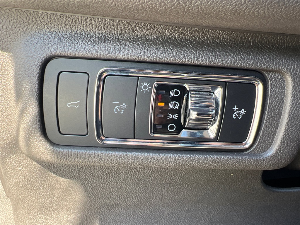 2021 Lincoln Corsair Standard photo 13
