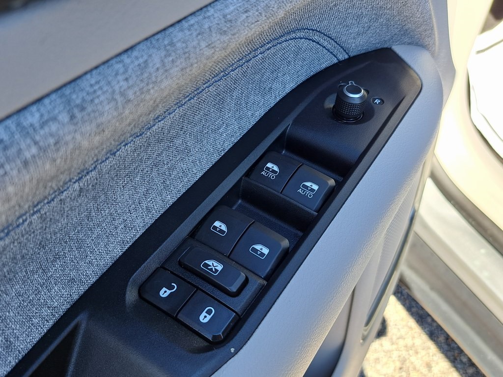 2022 Jeep Compass Latitude photo 18