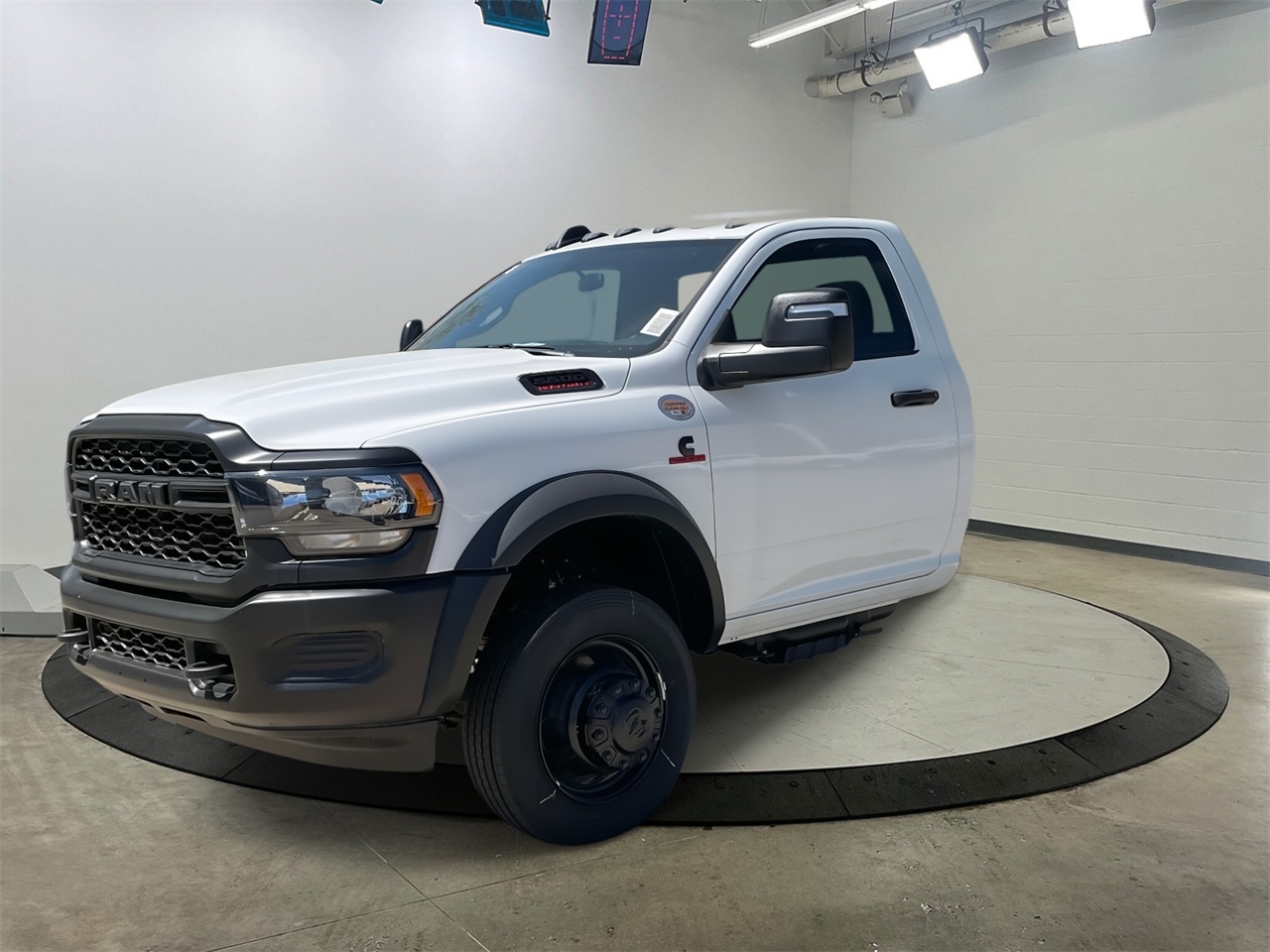 2024 Ram 5500 Tradesman photo 3