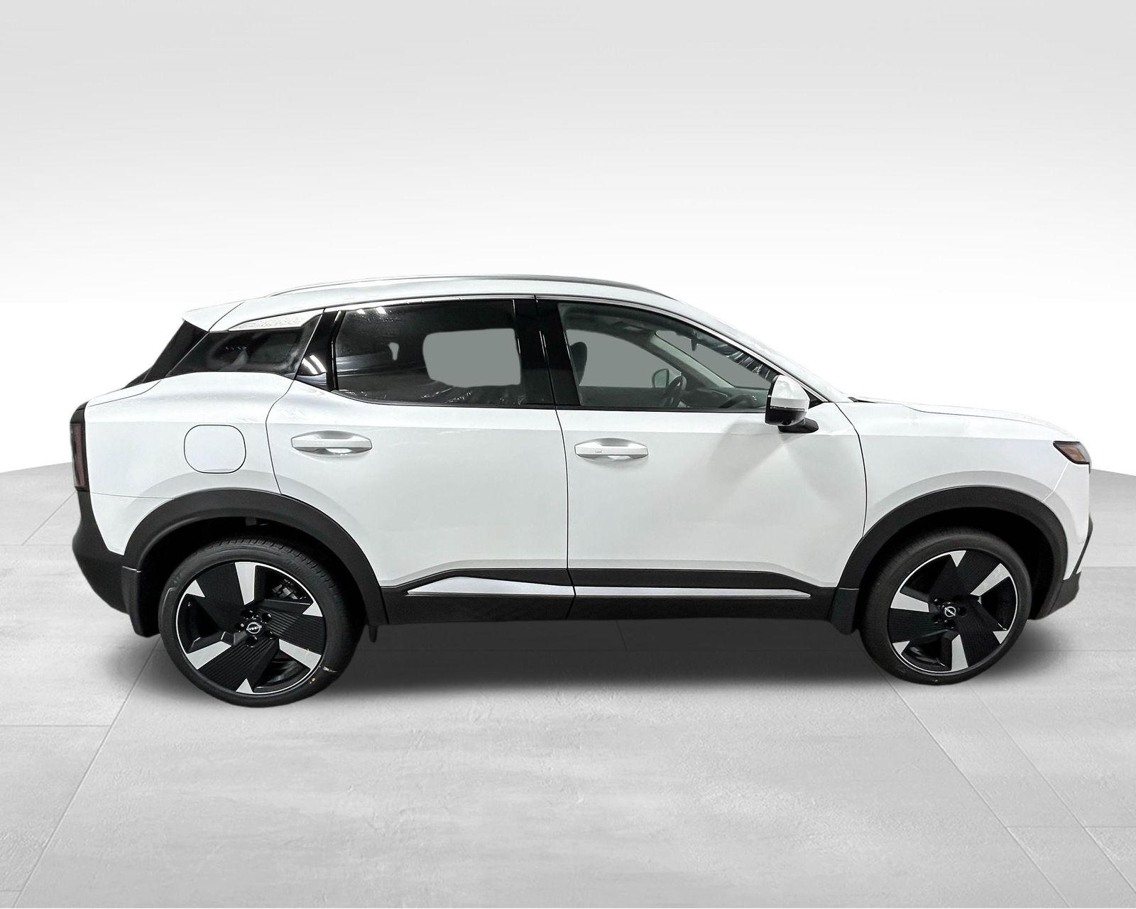 2025 Nissan Kicks SR photo 4