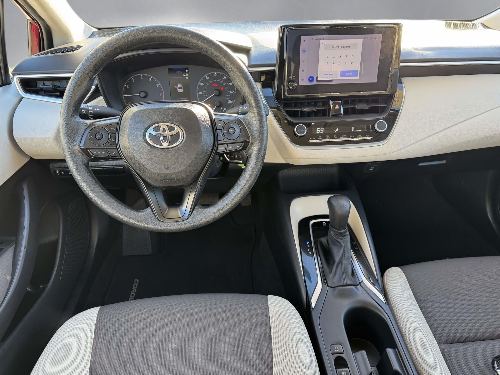 2023 Toyota Corolla LE photo 3