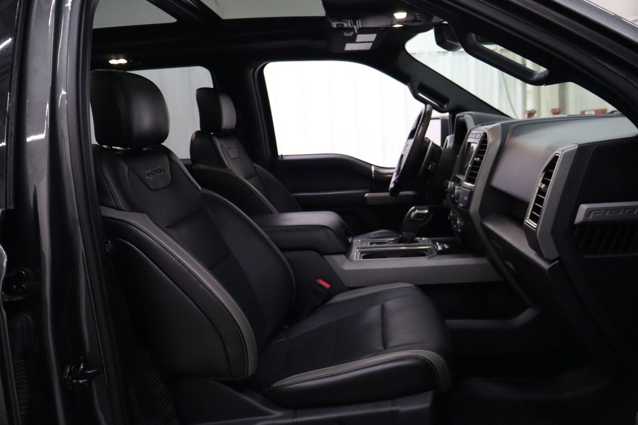 2018 Ford F-150 Raptor photo 28