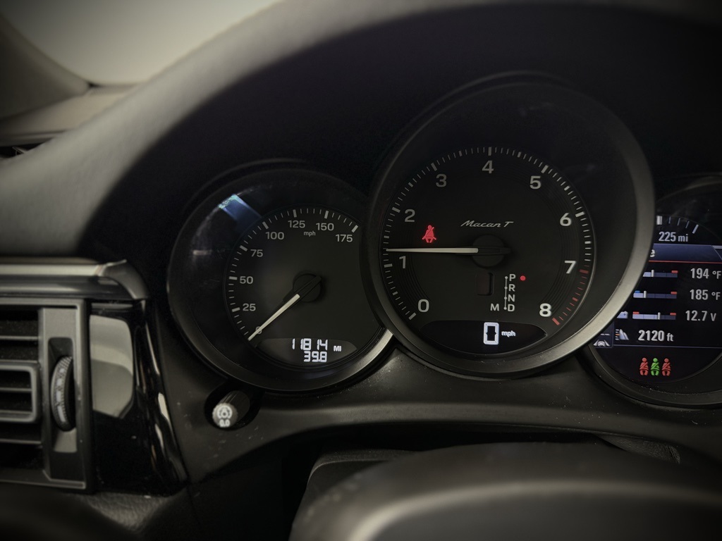 2025 Porsche Macan T photo 24