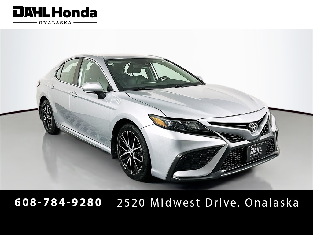 2023 Toyota Camry SE's photo