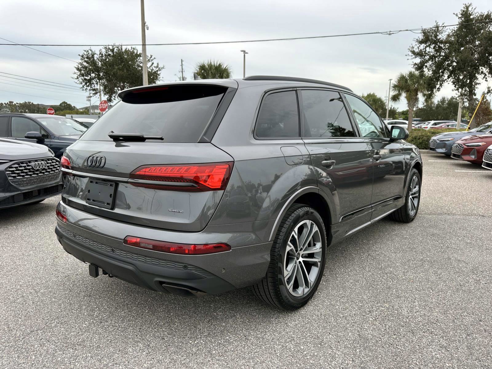 2025 Audi Q7 Premium photo 2