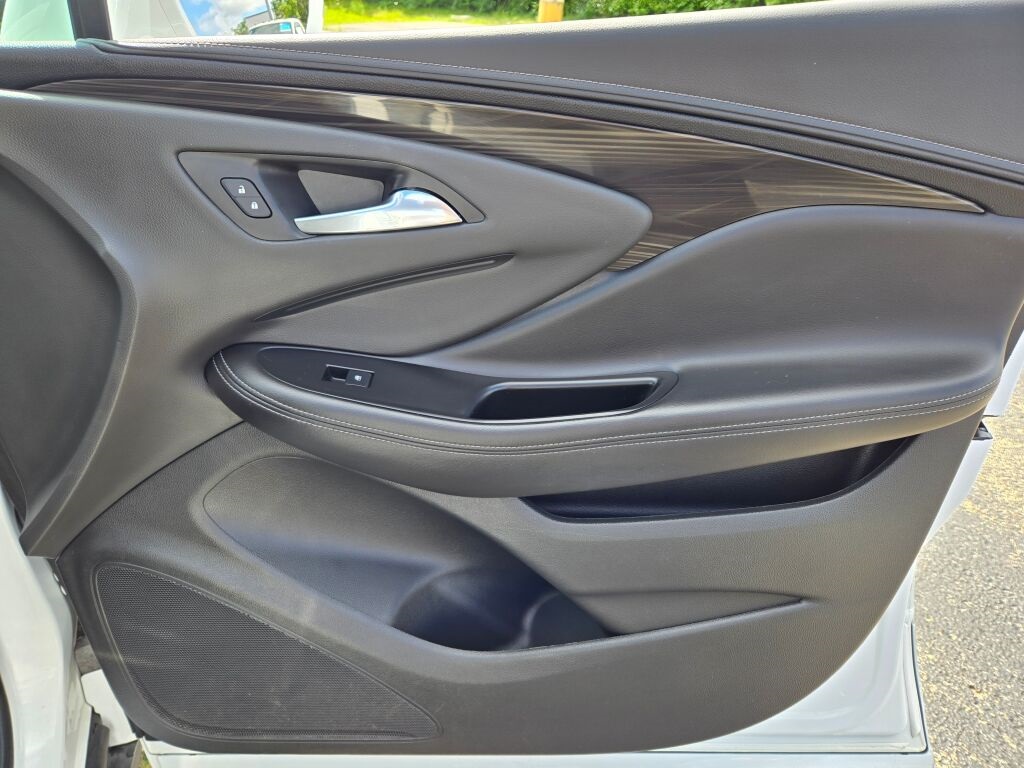 2019 Buick Envision Essence photo 5