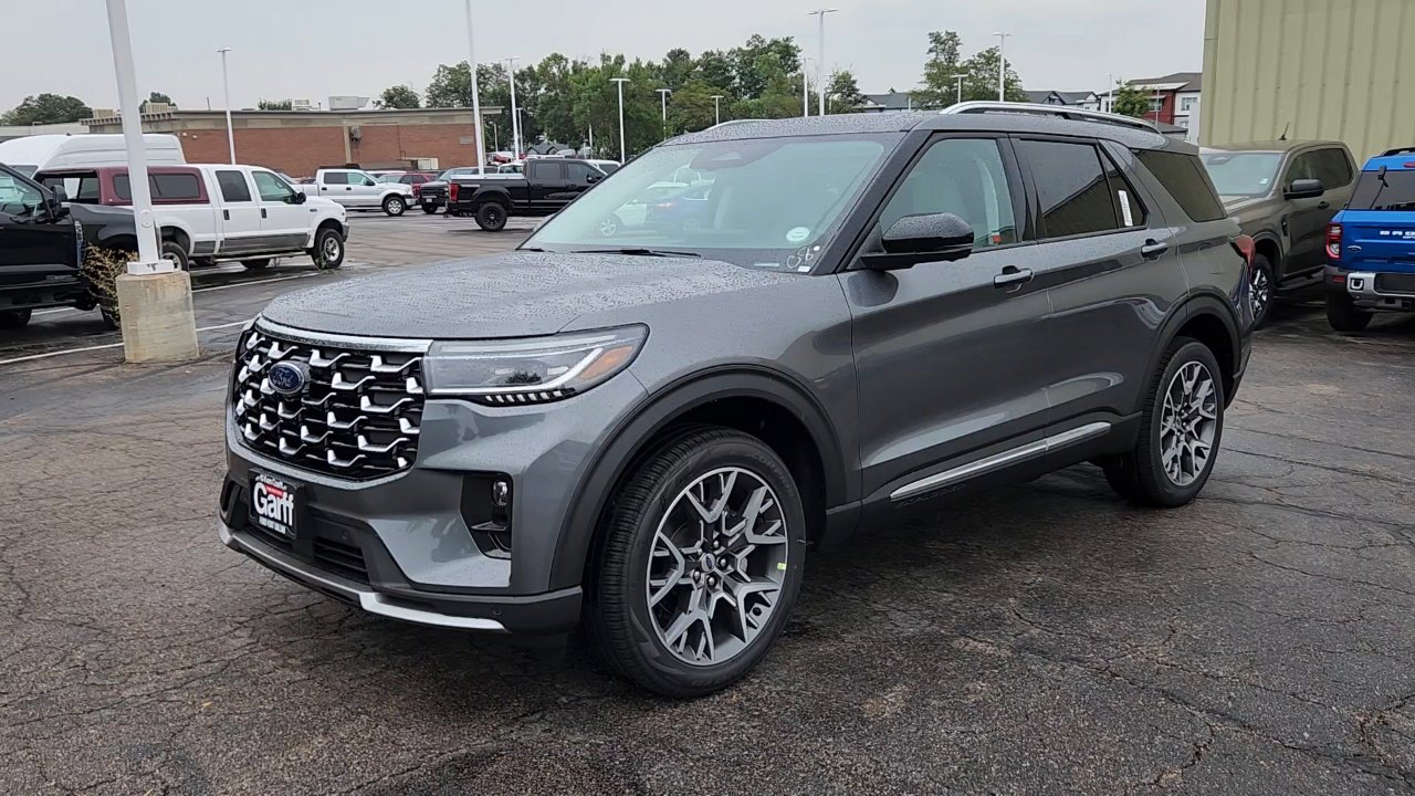 2025 Ford Explorer Platinum photo 2
