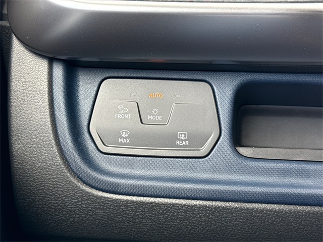 2025 Volkswagen ID. Buzz Pro S photo 36