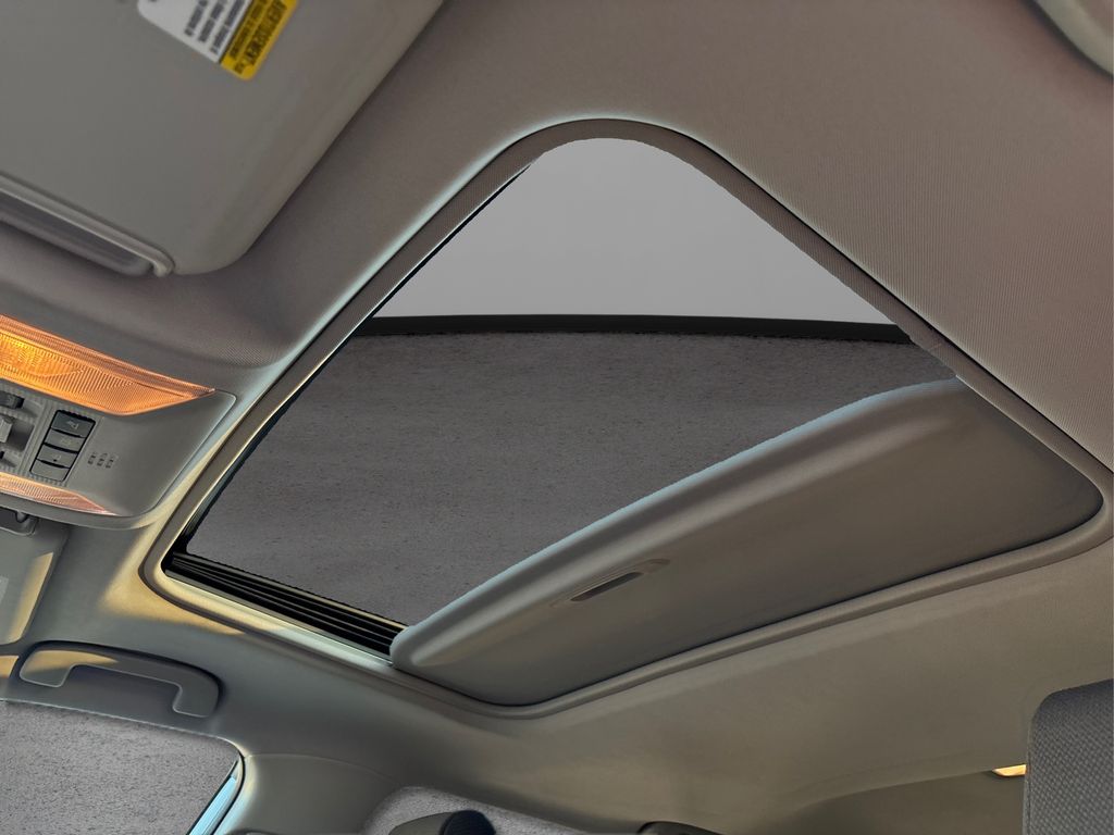 2019 Toyota RAV4 XLE photo 19