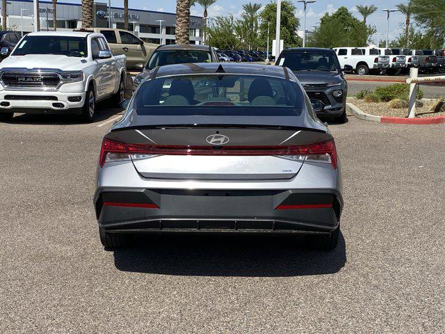 2025 Hyundai Elantra Hybrid SEL Sport photo 4