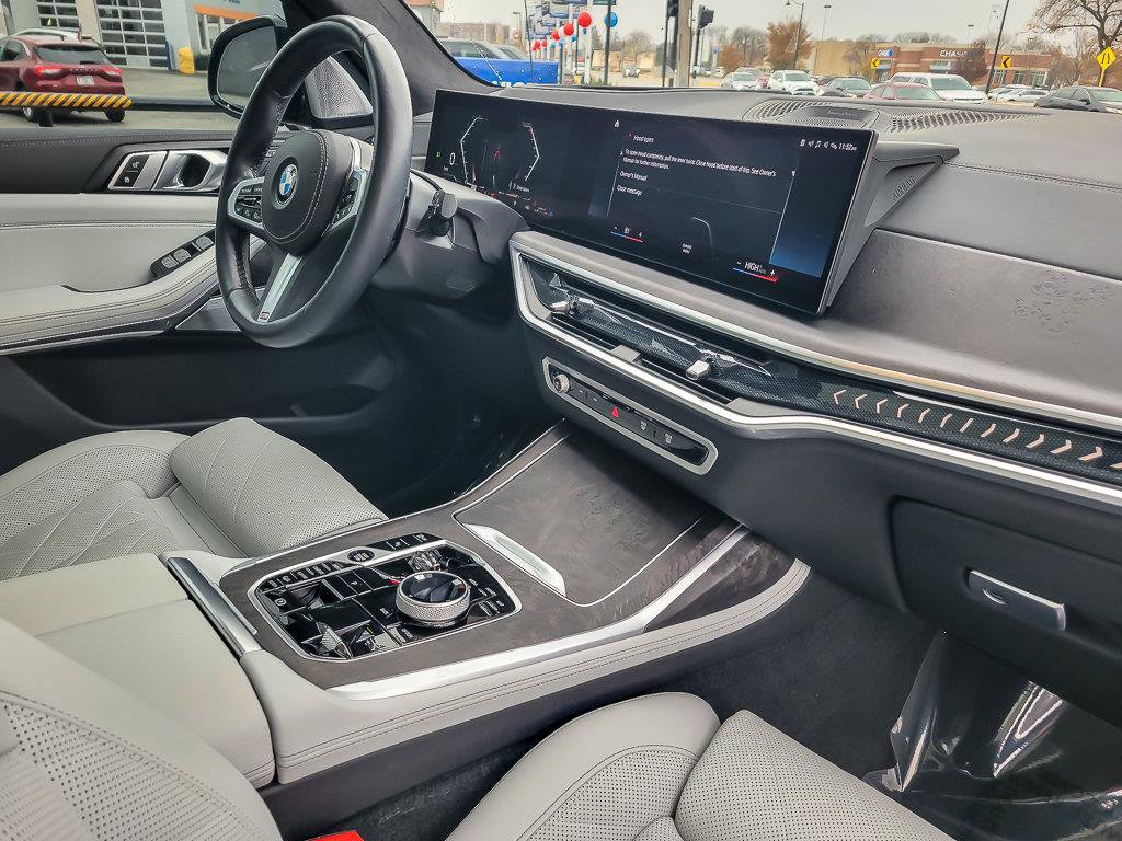 2023 BMW X7 - Image 31