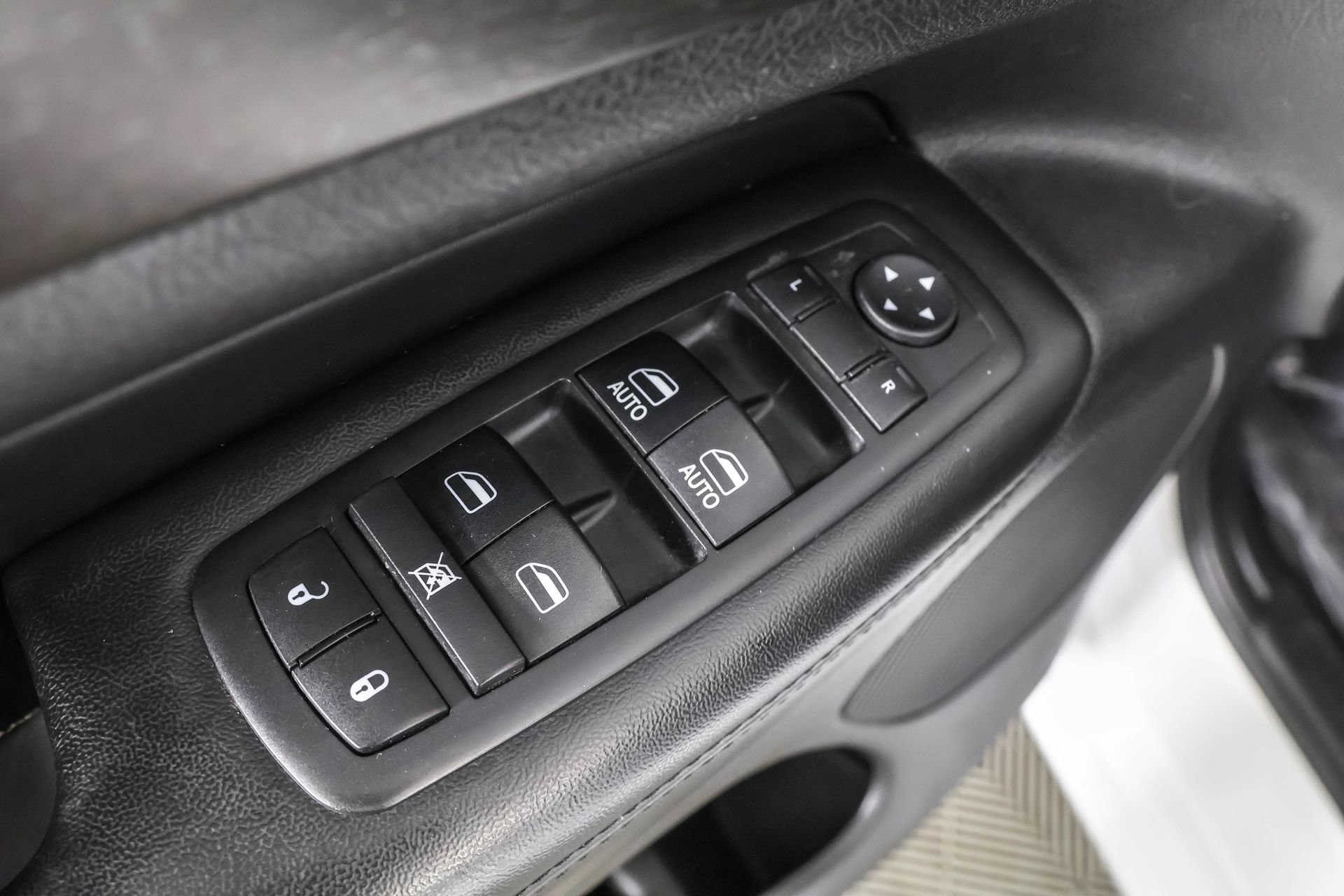 2017 Jeep Grand Cherokee Altitude photo 24