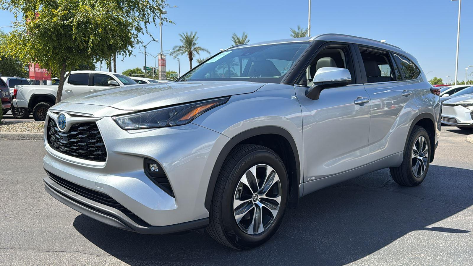2024 Toyota Highlander Hybrid XLE photo 3