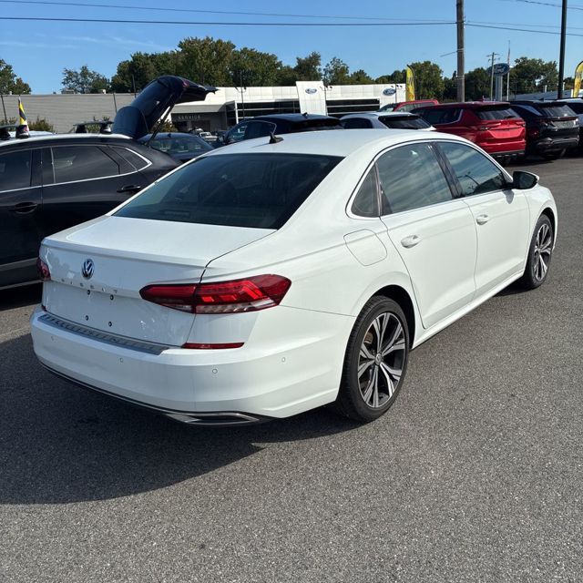 2020 Volkswagen Passat 2.0T SEL photo 2