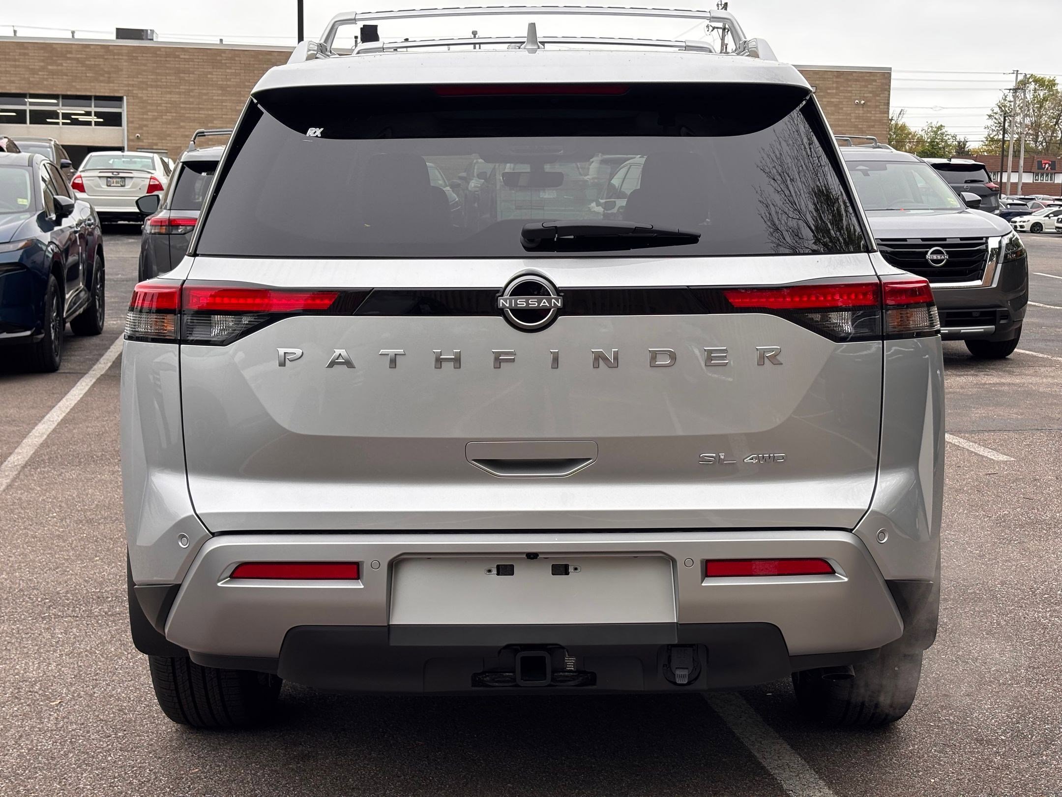 2025 Nissan Pathfinder SL photo 5