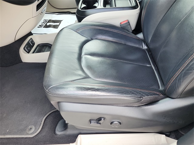 2020 Chrysler Pacifica Touring L photo 11