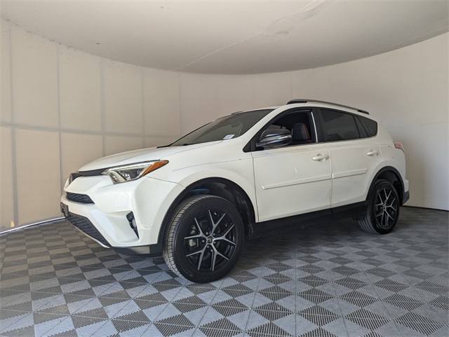 2018 Toyota RAV4 SE photo 4