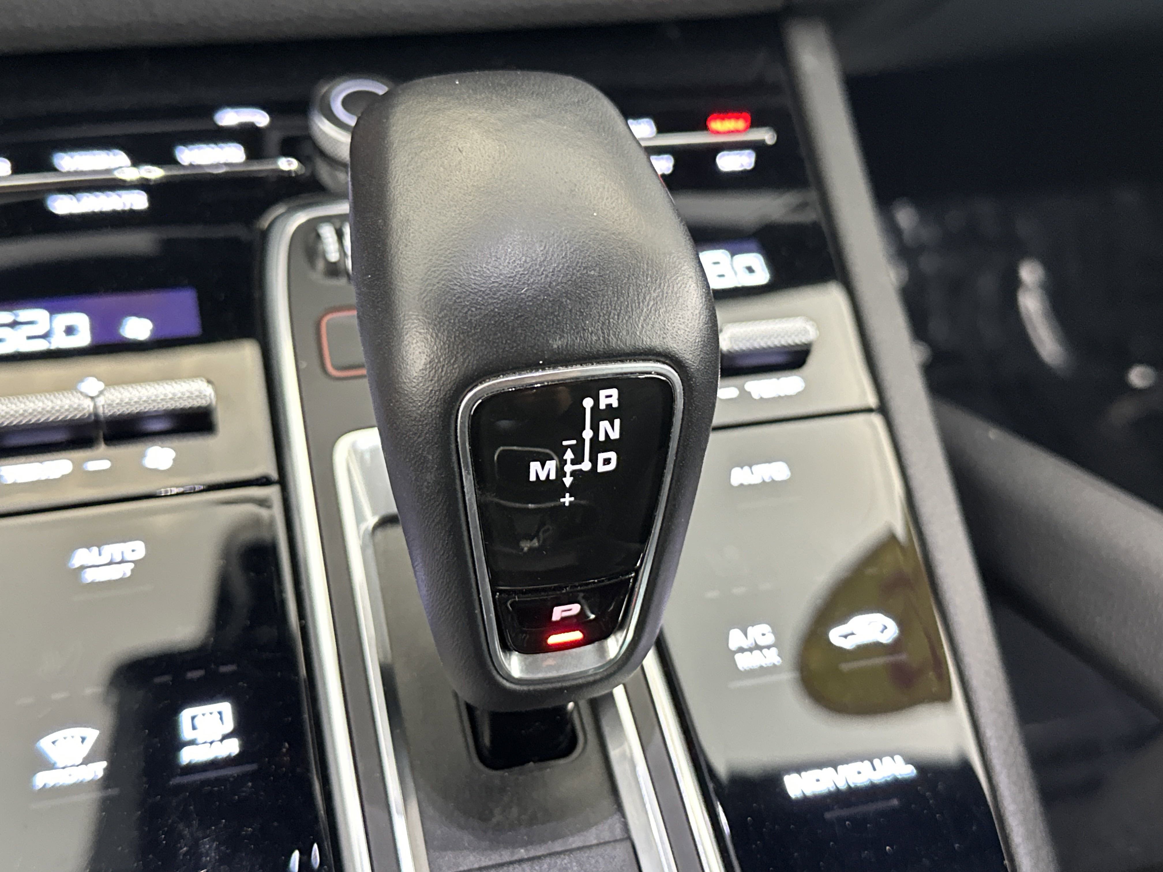 2022 Porsche Cayenne Base photo 12