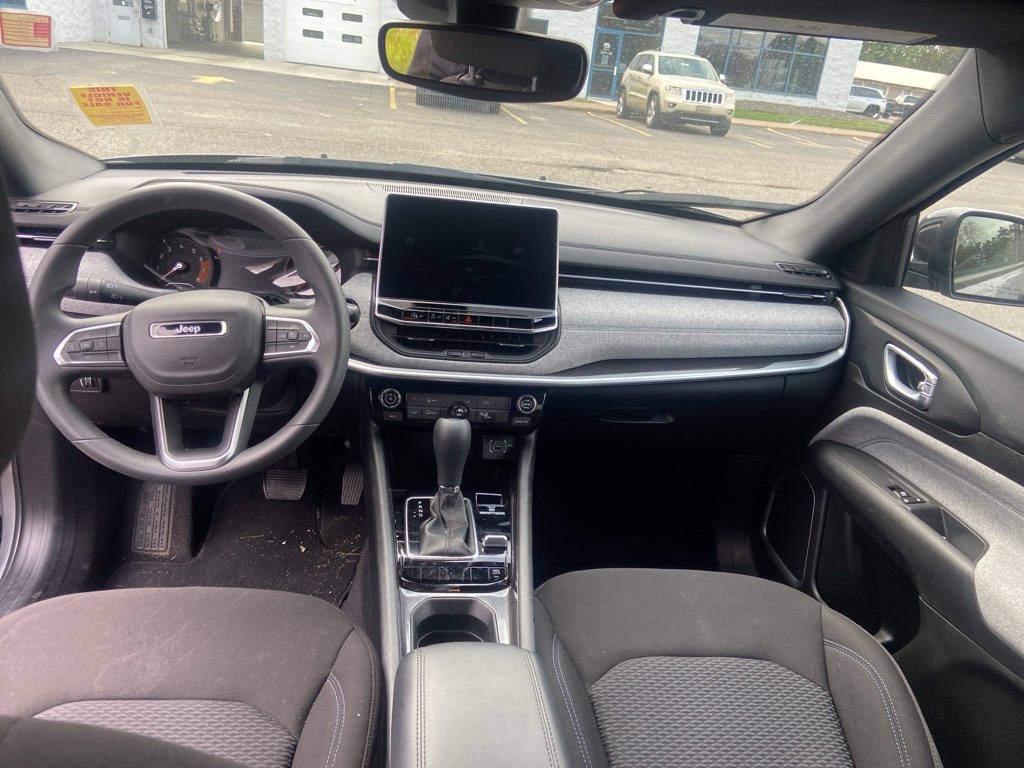 2024 Jeep Compass Sport photo 9