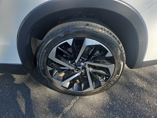 Used 2022 White Diamond Mitsubishi SE image 5