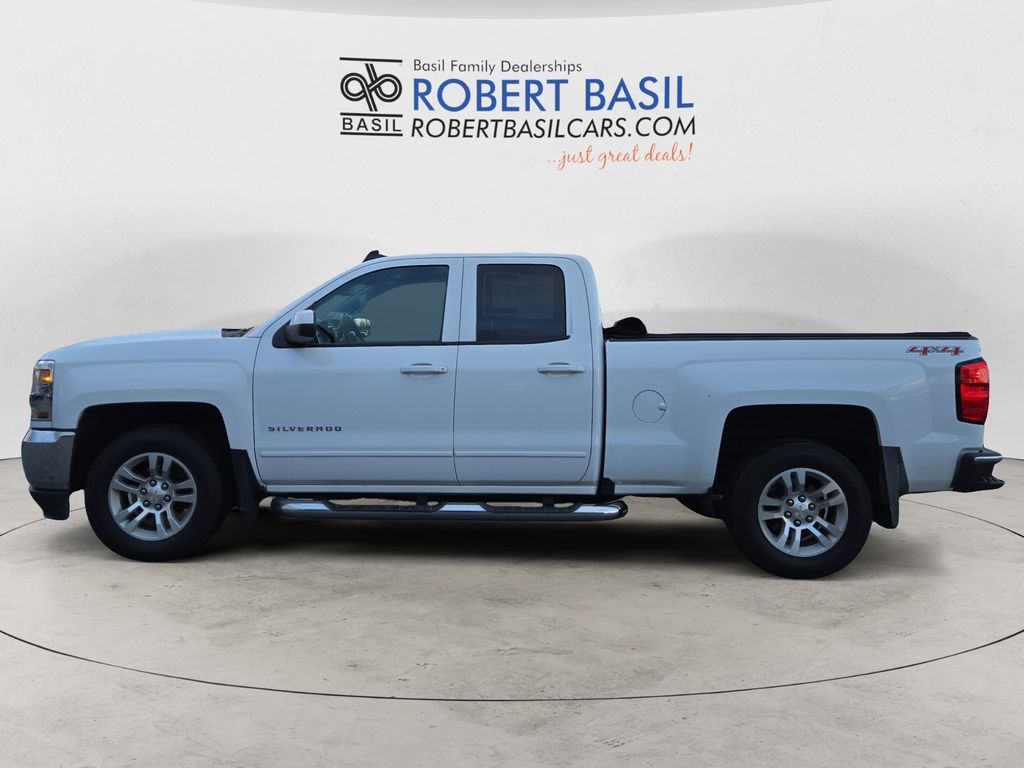 2017 Chevrolet Silverado 1500 LT photo 2
