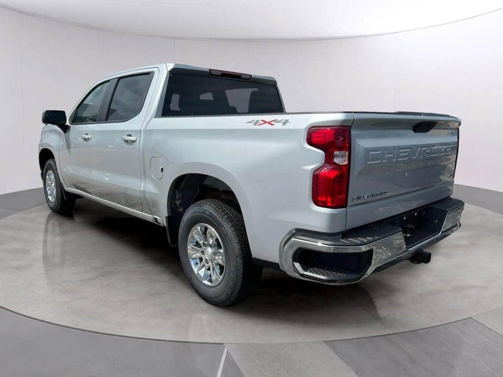 2022 Chevrolet Silverado 1500 LT photo 3