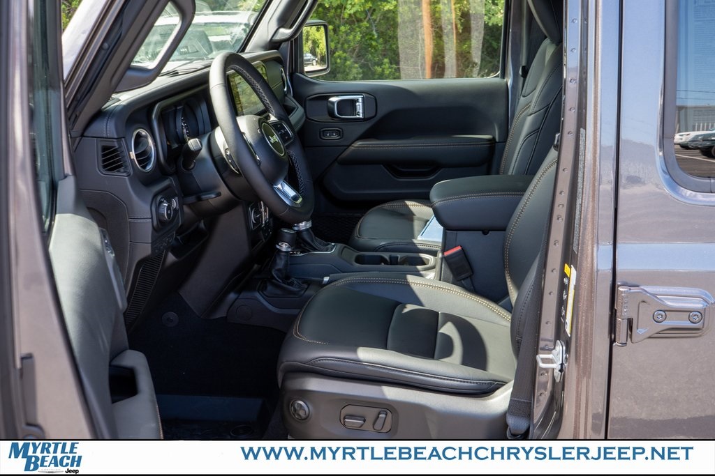 2025 Jeep Wrangler Sahara photo 18