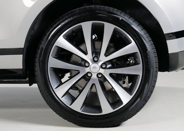 2026 Land Rover Range Rover Evoque Dynamic SE photo 8