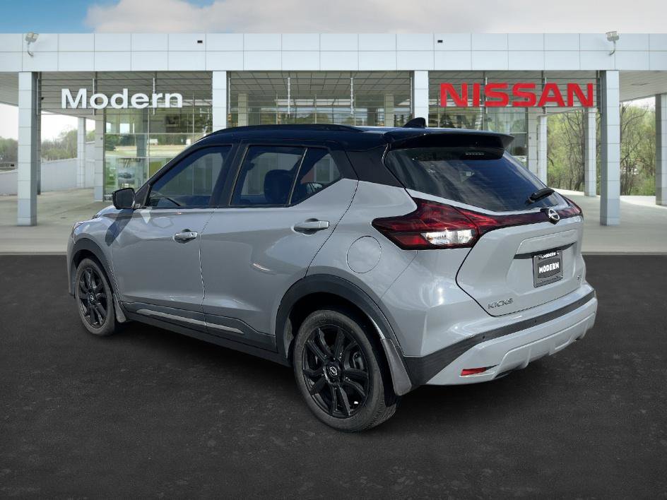 2022 Nissan Kicks SR photo 3