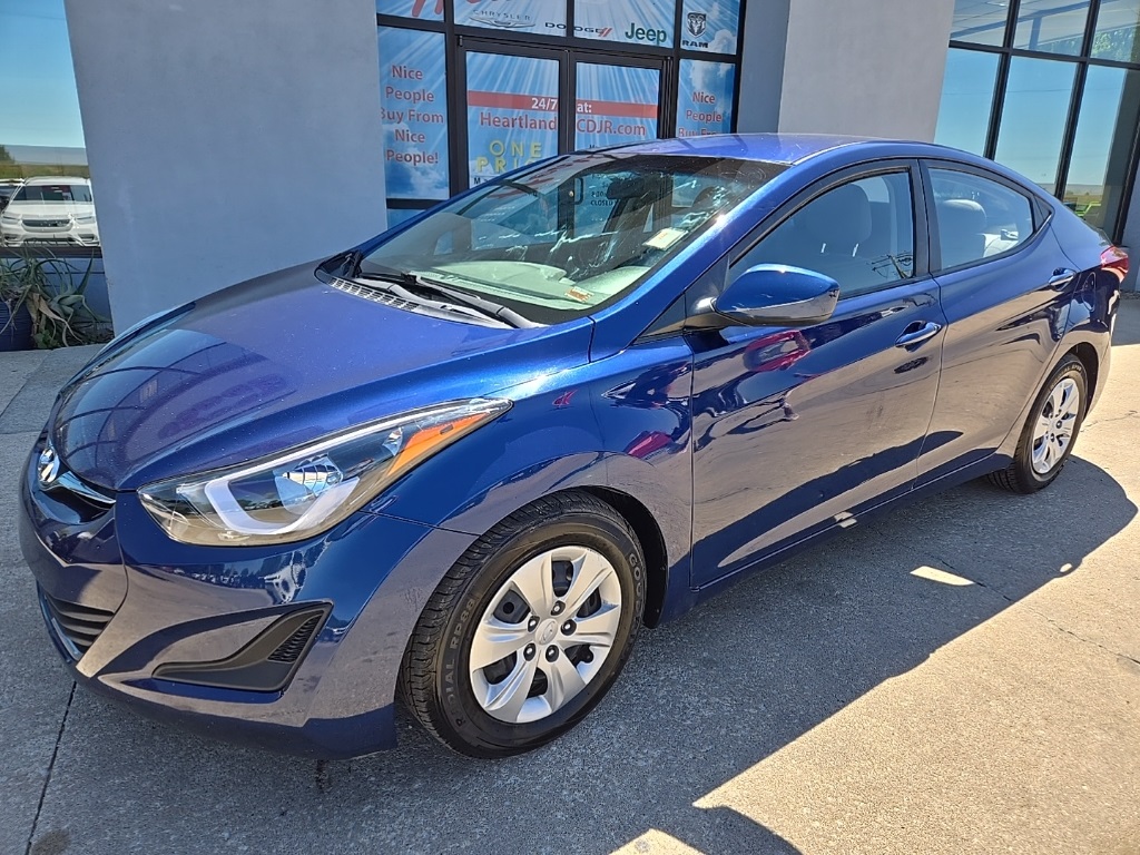 Used 2016 Hyundai Elantra SE with VIN 5NPDH4AE3GH731952 for sale in Kansas City