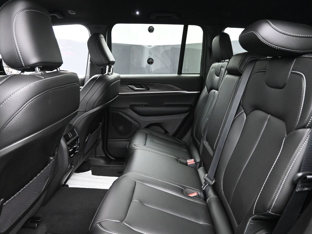 2025 Jeep Grand Cherokee Limited photo 5