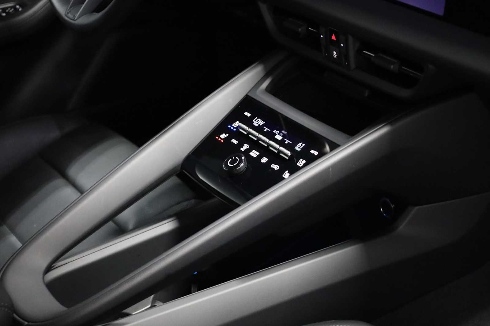 2024 Porsche Macan Electric 4 photo 18