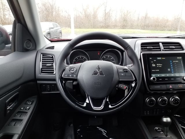 2025 Mitsubishi Outlander Sport LE photo 11