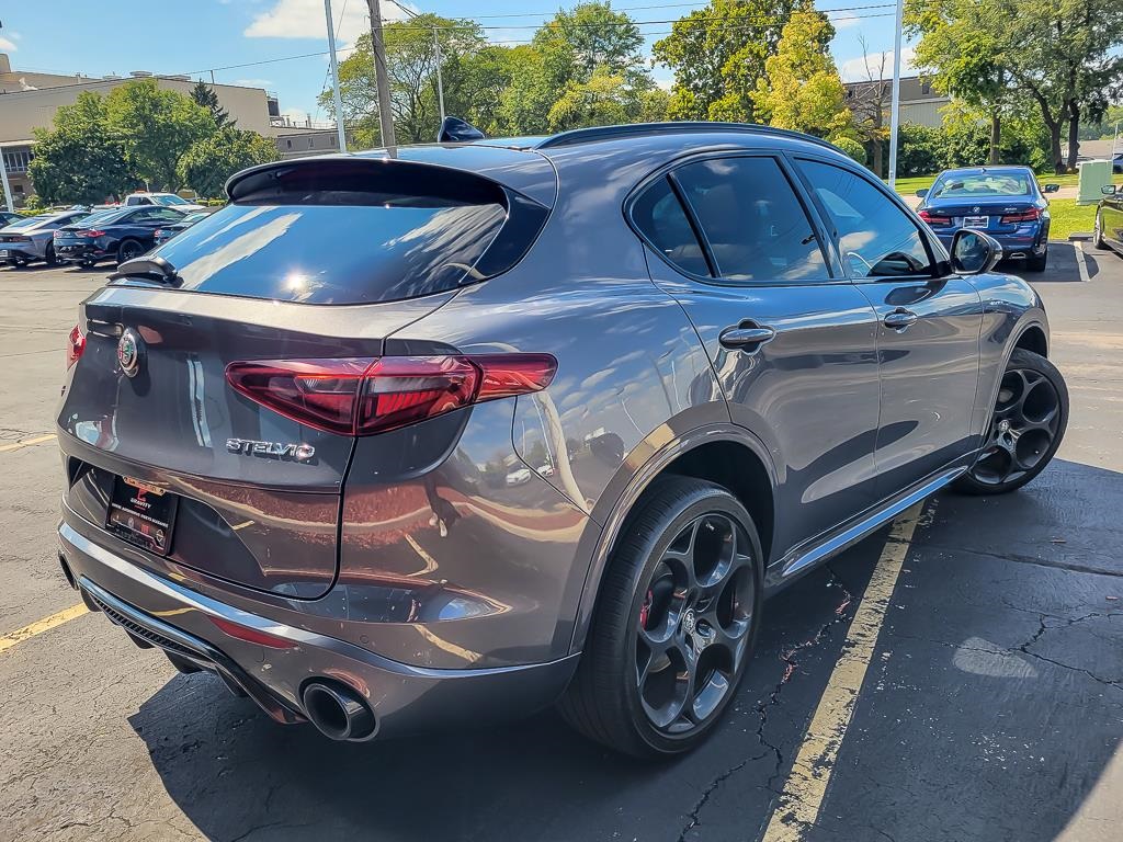 2022 Alfa Romeo Stelvio Ti Sport photo 5