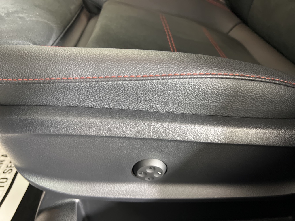 2025 Mercedes Benz GLA 250 4MATIC photo 2