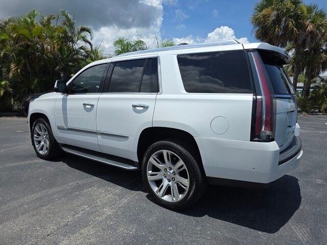 2017 Cadillac Escalade Luxury photo 2