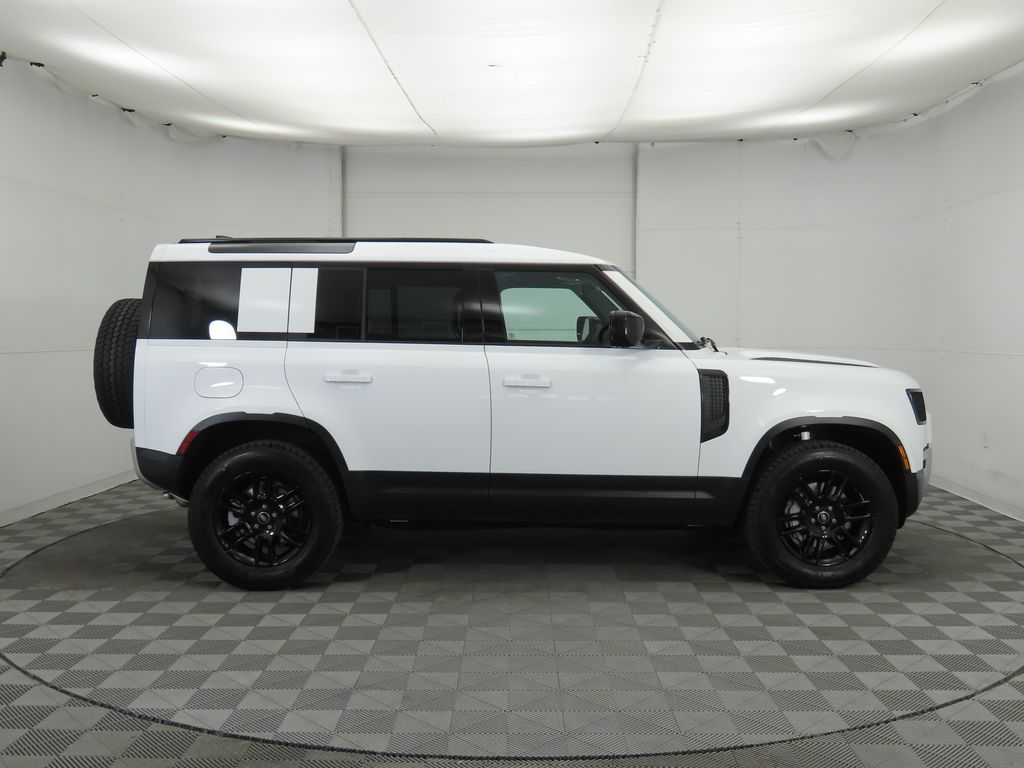 2025 Land Rover Defender 110 S photo 4