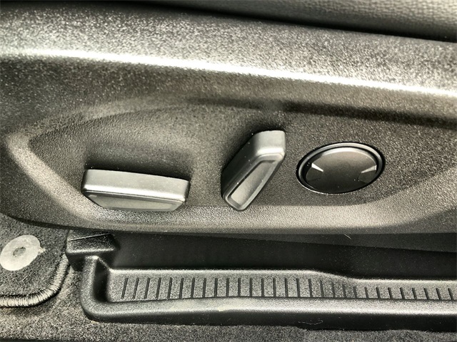 2024 Ford Edge Titanium photo 4