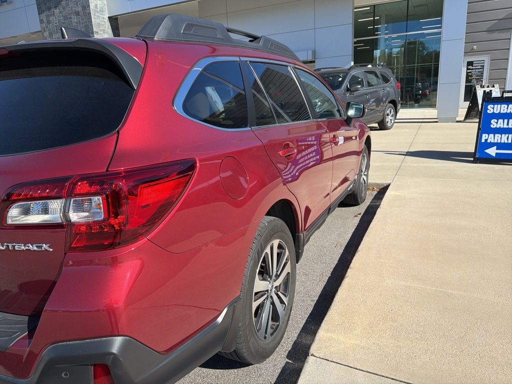 2018 Subaru Outback 2.5i Limited photo 2